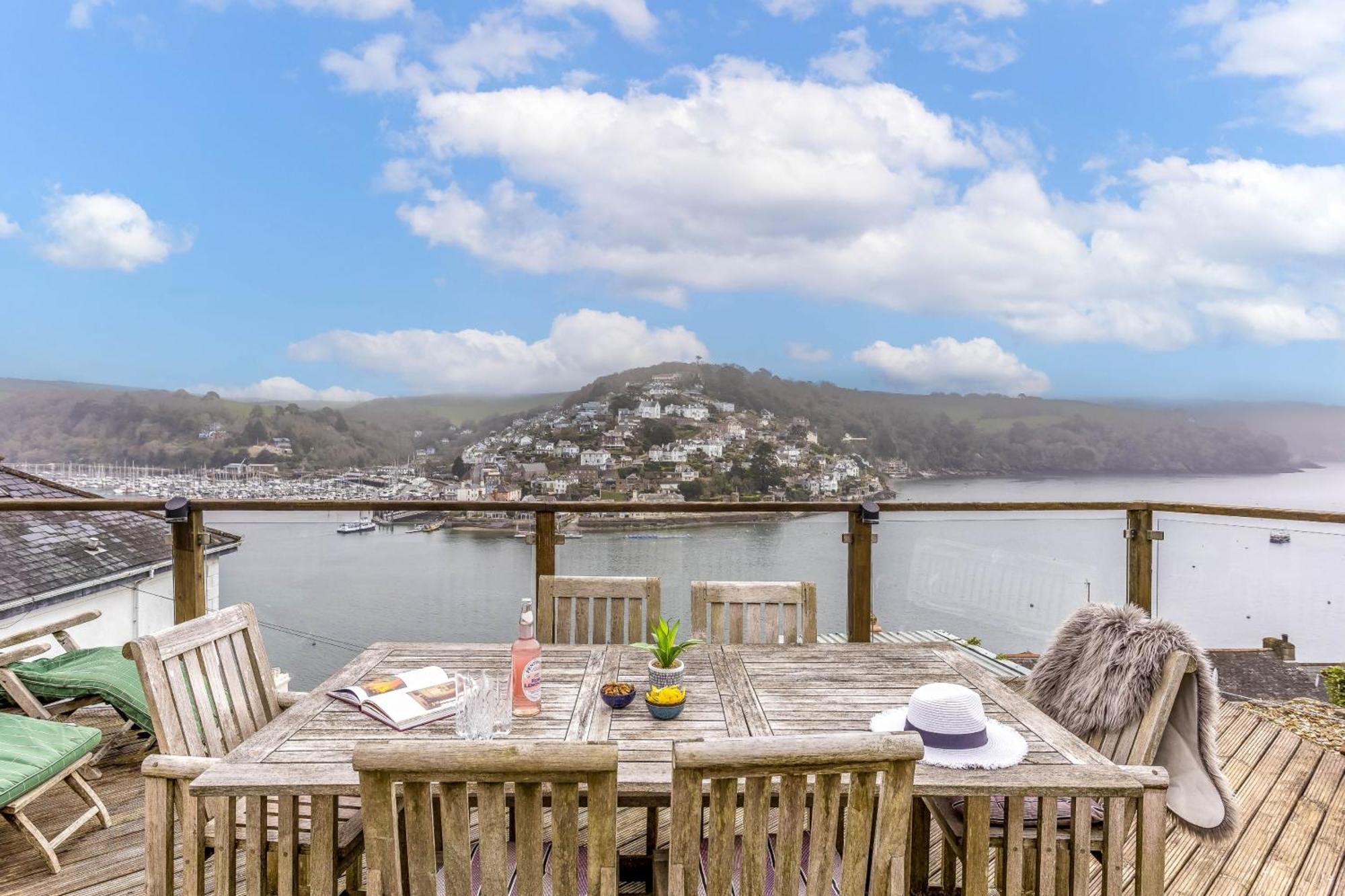 Uphigh - Elevated Family Home With Stunning River Views Dartmouth Exterior foto